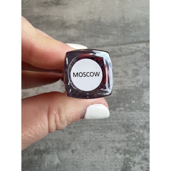 ELEMAN BEAUTY Matte Liquid Lipstick in Moscow New Sealed Red Non Drying 2.2ml - Picture 3 of 4